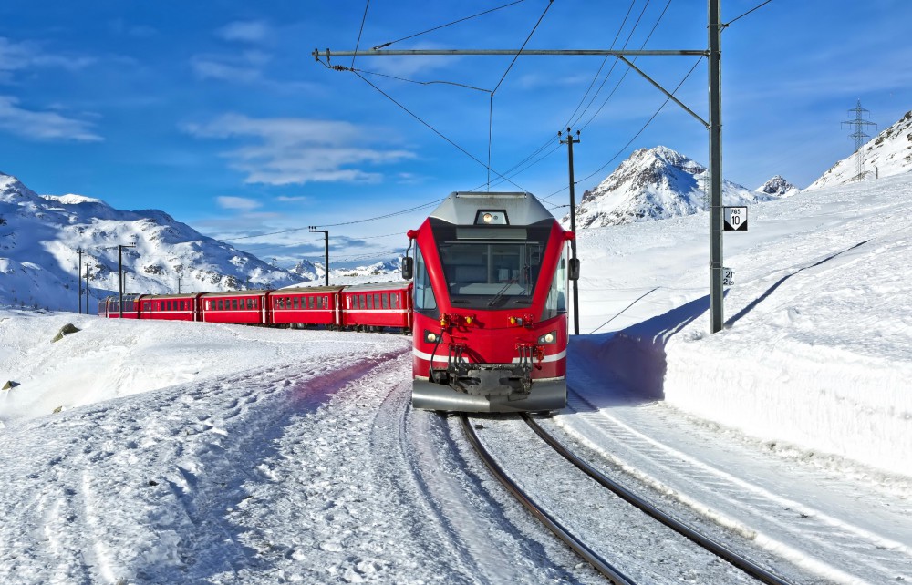 «Ледниковый экспресс» – самый медленный экспресс в мире. Этот поезд создан не для того, чтобы добраться из пункта А в пункт B, но для того, чтобы насладиться путешествием и роскошным пейзажем за окном
