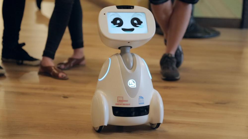 Робот-помощник и умные наушники: 11 новых гаджетов, которые мы захотим в этом году