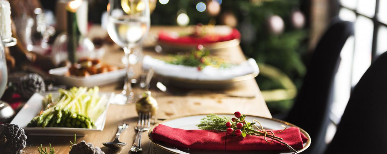 Оливье с крабом и шуба с лососем: новогоднее меню в ресторанах Киева