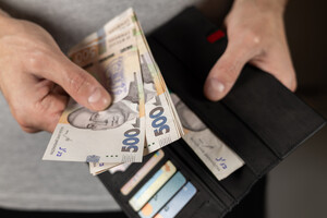 На какие товары украинцы тратят больше всего денег, а на чем жестко экономят – исследование 
