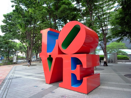 Скульптура с буквами Love, как в Нью Йорке