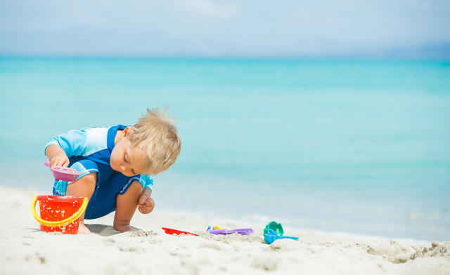 Место под солнцем: чем занять своего ребенка на побережье