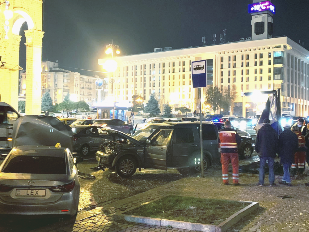 Водитель Land Rover, который на Майдане насмерть сбил двоих людей,  находится в больнице под охраной фото 1