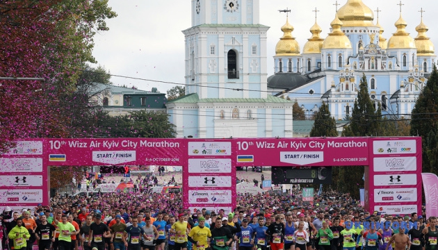 В Киеве наградили победителей юбилейного 10th Wizz Air Kyiv City Marathon фото 3