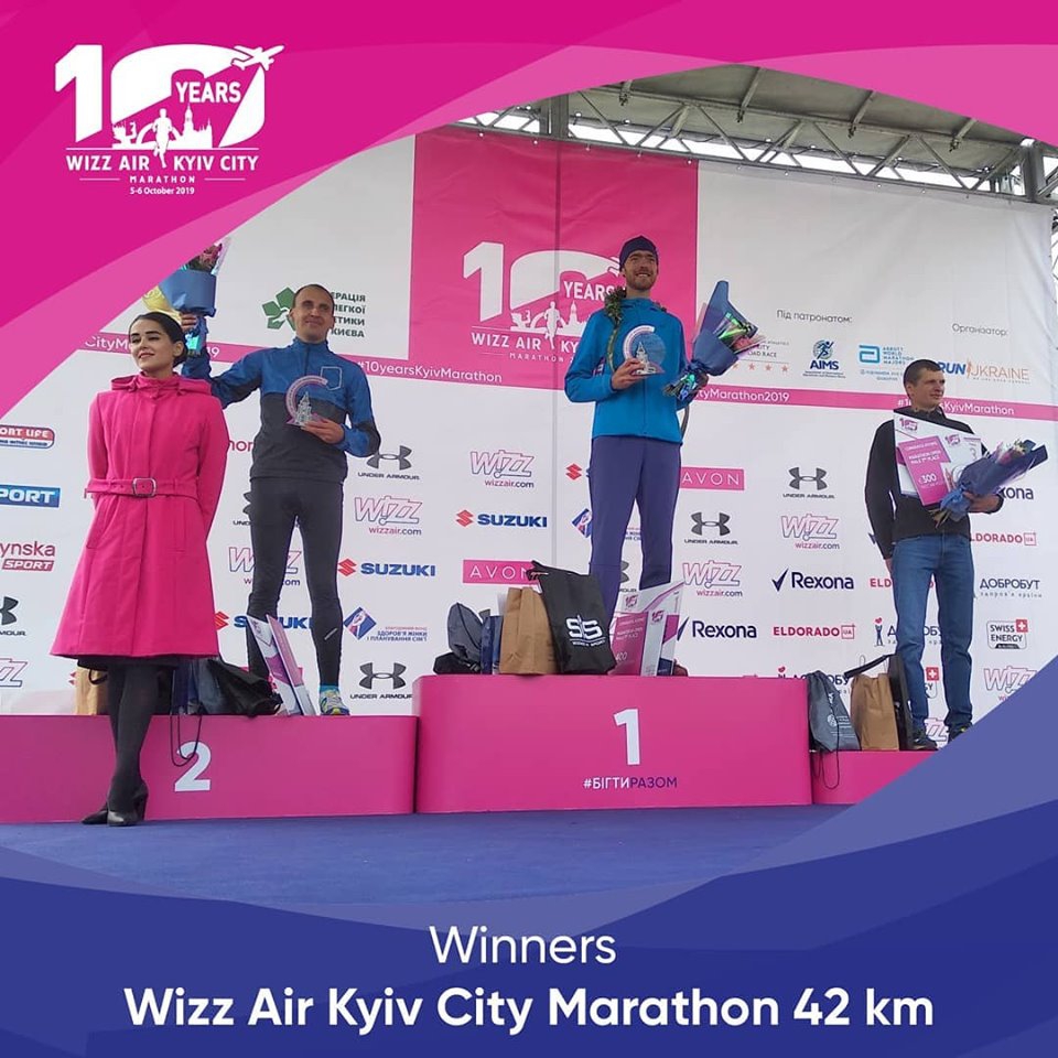 В Киеве наградили победителей юбилейного 10th Wizz Air Kyiv City Marathon фото 1