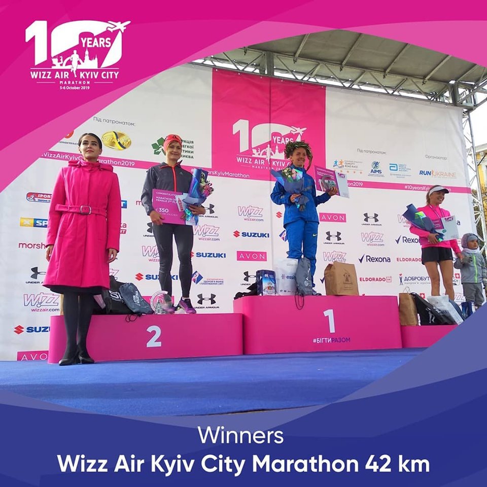 В Киеве наградили победителей юбилейного 10th Wizz Air Kyiv City Marathon фото 2