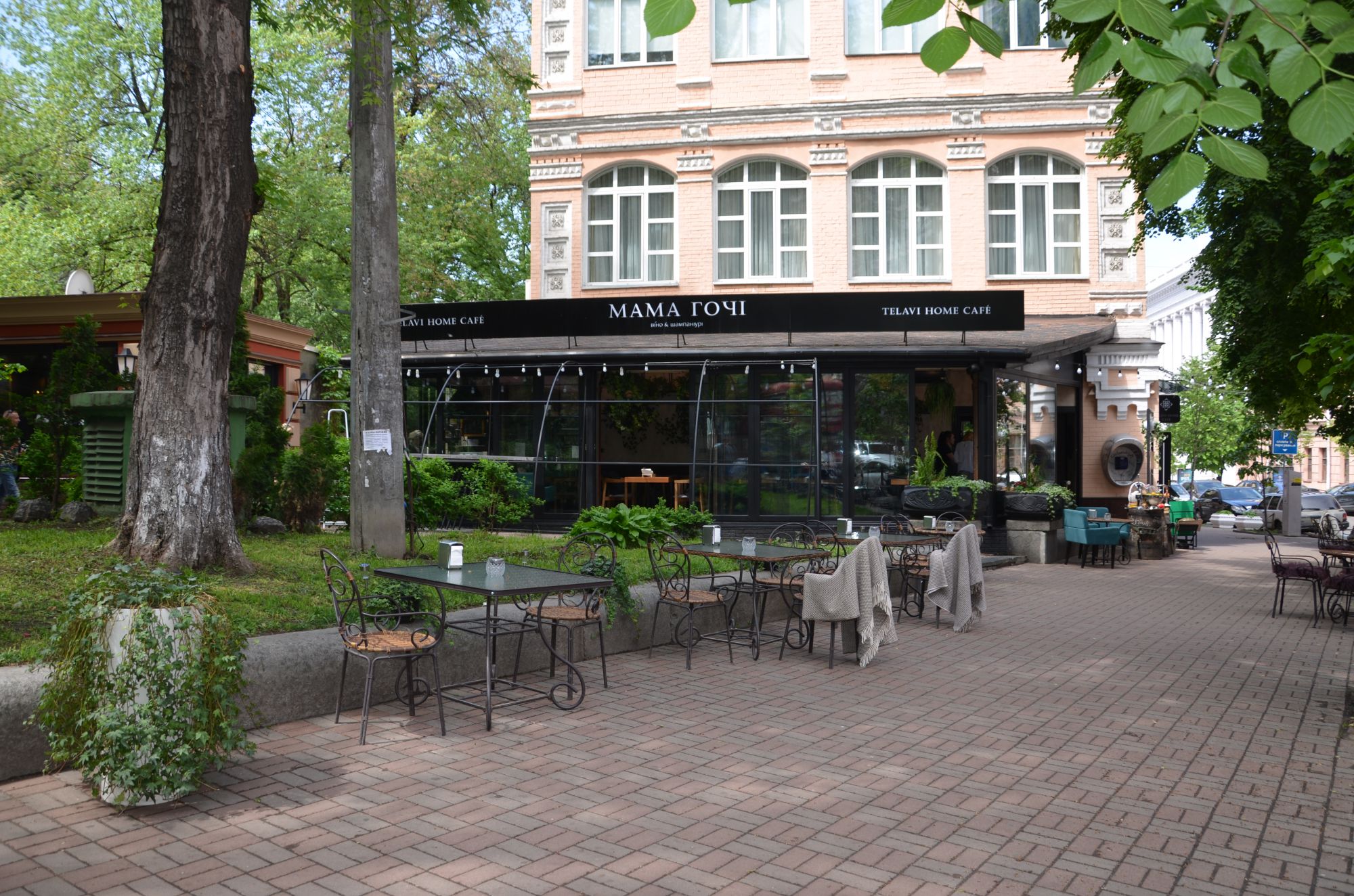 Рестораны со столиками на улице