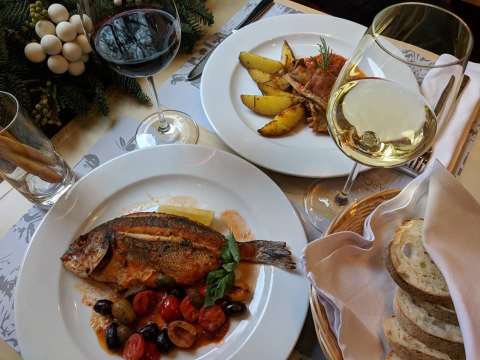 Оливье с крабом и шуба с лососем: новогоднее меню в ресторанах Киева фото 1