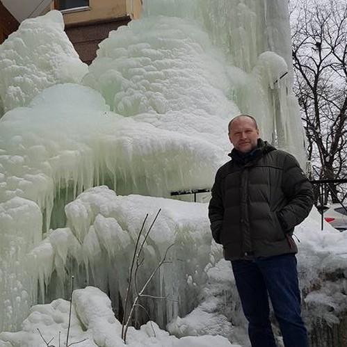 В центре Киева появился семиметровый ледяной 