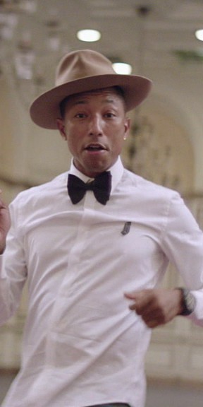 Фаррелл Уильямс застрял в лифте с заевшим треком Happy на репите