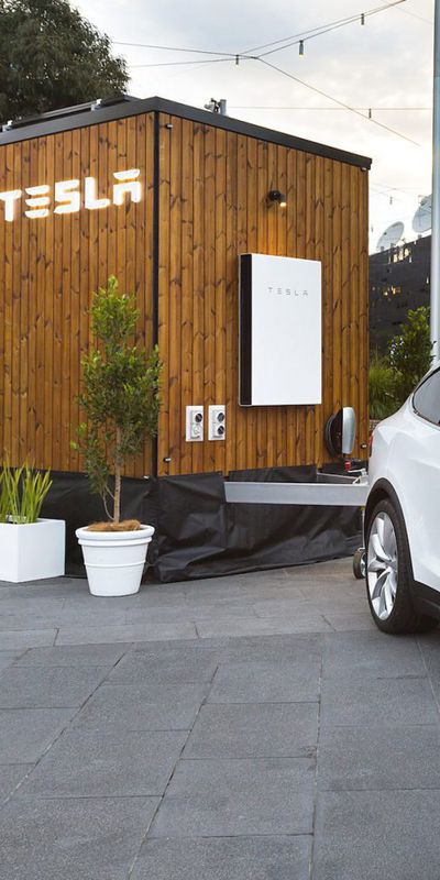 Tesla показала передвижную модель дома будущего