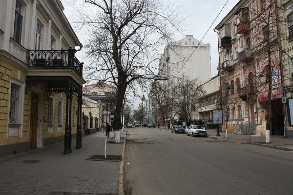 Улицу Ярославов Вал решили не делать пешеходной. В последний момент