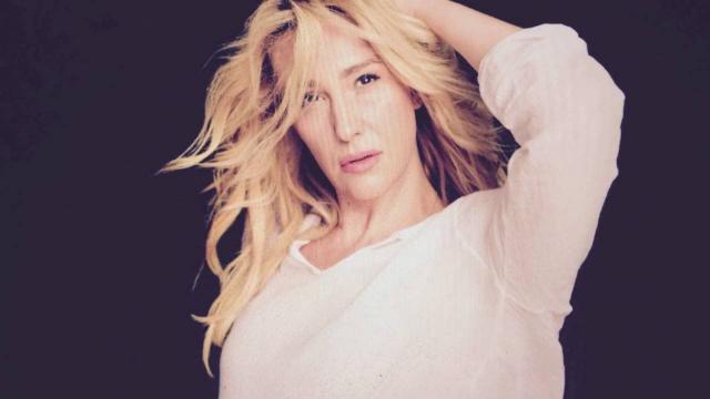 Видео дня: телеведущая эпично пыталась проехать в центр во время марафона в Киеве