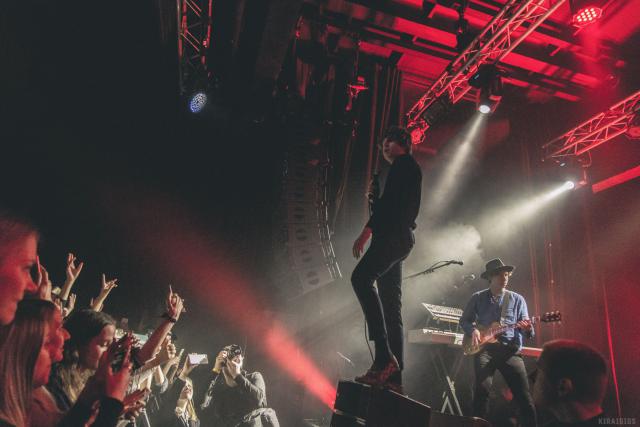 Seaside full of people: как в Киеве выступили The Kooks