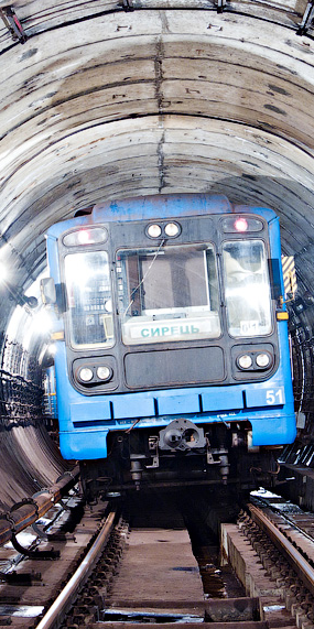 Что делать при падении на рельсы в метро. Инструкция