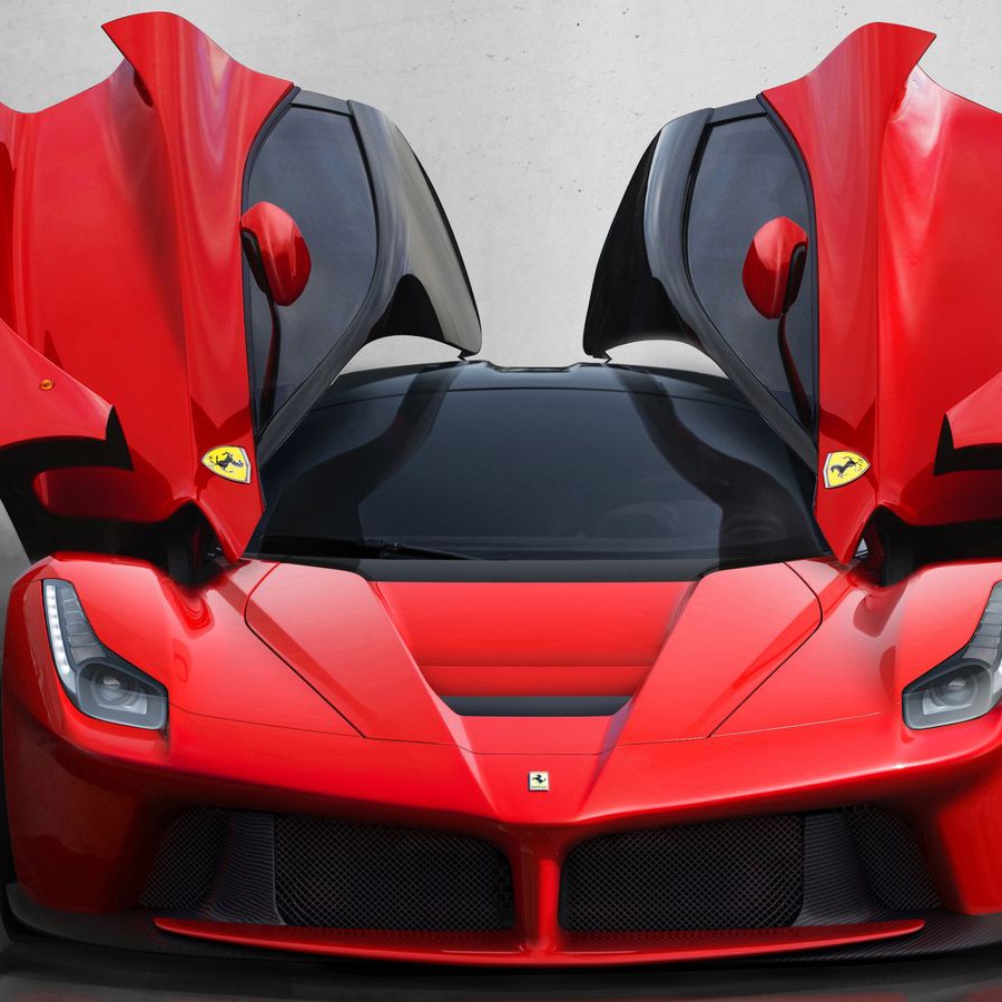 По улицам Киева ездит единственный в мире экземпляр розовой Ferrari. Фото