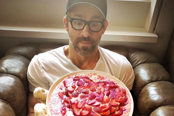 Райан Рейнольдс хотел поздравить жену с Днем Валентина. Но что-то пошло не так