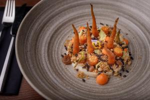 Медузы, лягушки и осьминоги: 8 заведений с необычной кухней в Киеве