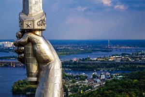 С вещами на выход «Почайной»: переименования в Киеве, к которым не все привыкли