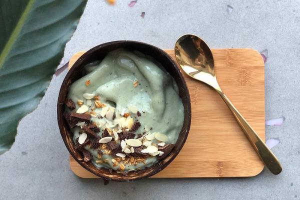 Боулы и смузи: в Киеве открылось балийское кафе