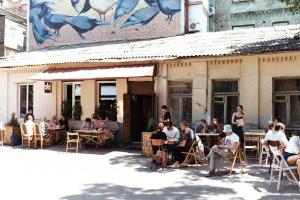 Во двориках и с винтажной мебелью: 7 андеграундных кофеен Киева