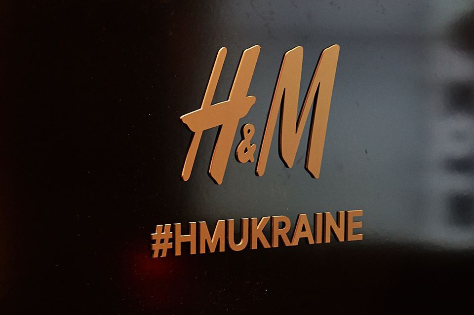Компания H&M показала новый киевский магазин изнутри. Фото