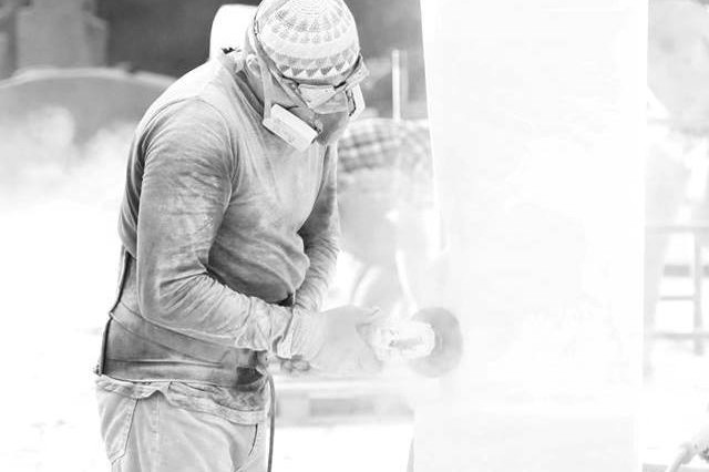 В Киеве можно бесплатно посмотреть, как создают скульптуры из мрамора. Фото