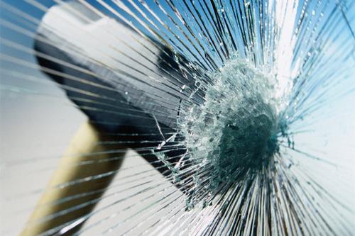 В Киеве появилась первая небьющаяся остановка. Фото