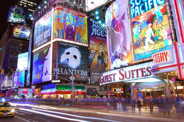 Со столичной улицы демонтировали 430 кв. метров рекламы. Фото