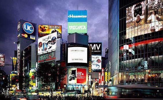 На столичной улице снимут 322 рекламные конструкции. Фото