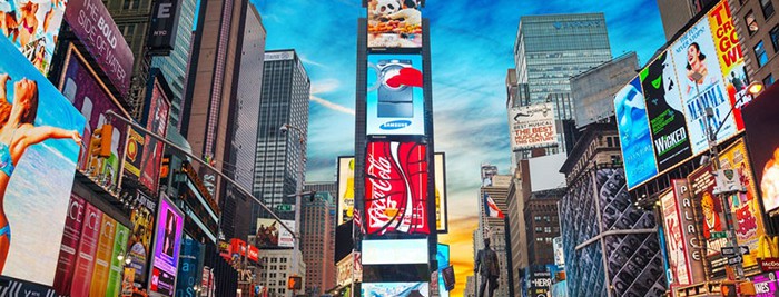 С улицы в центре Киева сняли 332 рекламные конструкции. Фото, видео