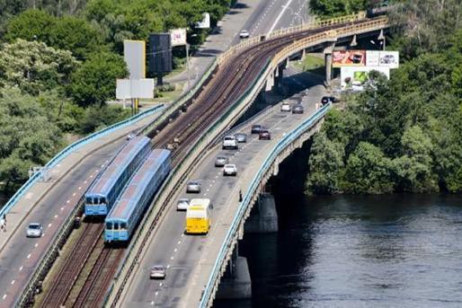 В Киеве мост Метро будут ремонтировать 22 месяца