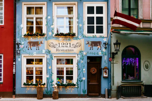 Рижский бальзам, голубая корова и древний винный погреб. 8 мест, куда стоит сходить в Риге