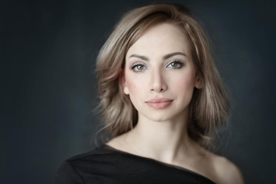 В Киеве проучили молодую актрису-нарушительницу. Фото