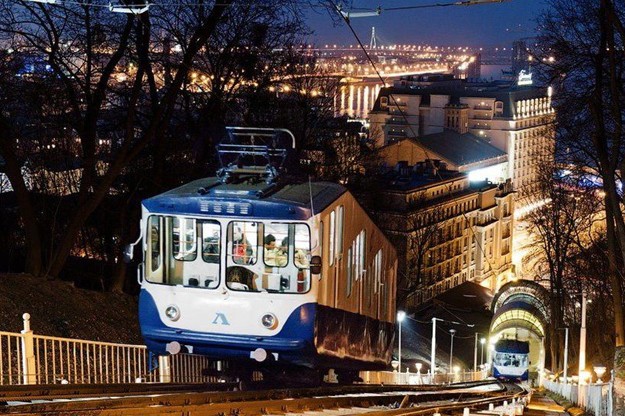 Столичный фуникулер будет катать бесплатно, но при одном условии