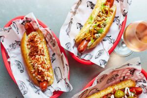 С сельдью, сыром дорблю или все по классике. 8 мест с авторскими хот-догами в Киеве