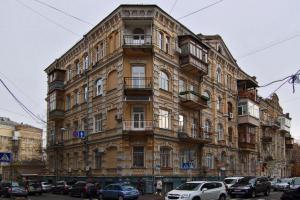 Улица Рейтарская: кофе с воронами, медовый месяц Булгакова и готическая больница