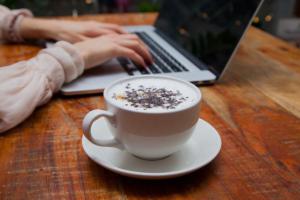 Вкусный кофе, удобные розетки и 