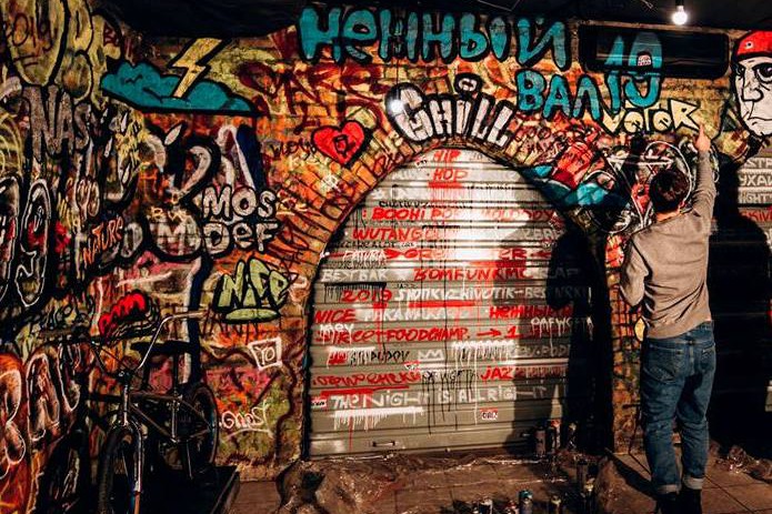 Все по 69 гривен: на Подоле открыли бар с греческой кухней