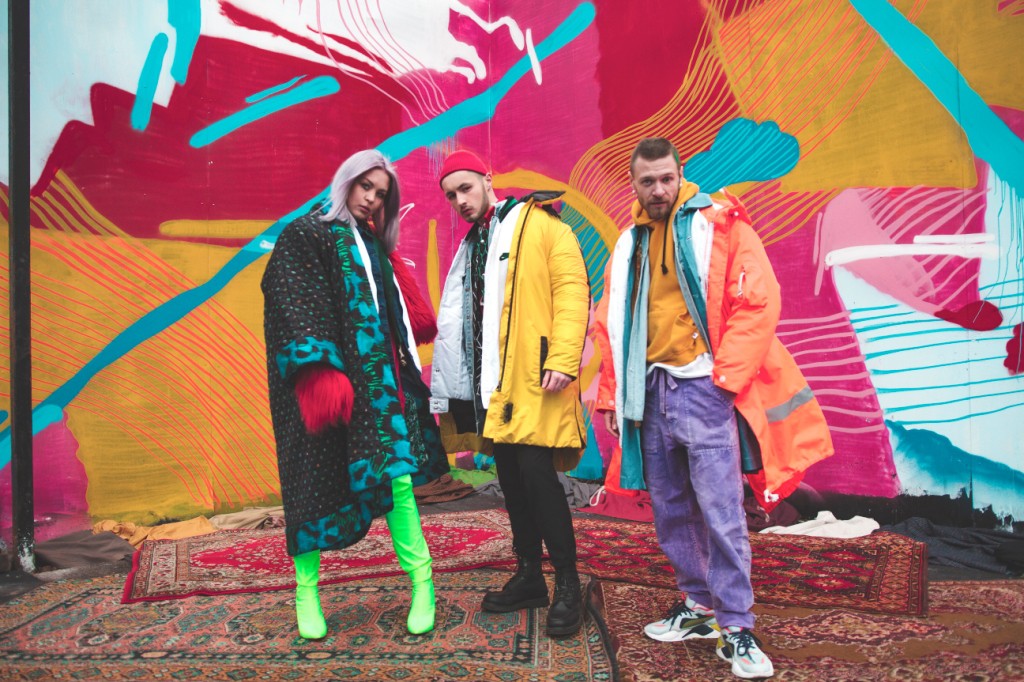 Известные украинские музыканты и личности разделись, призывая весну. Видео