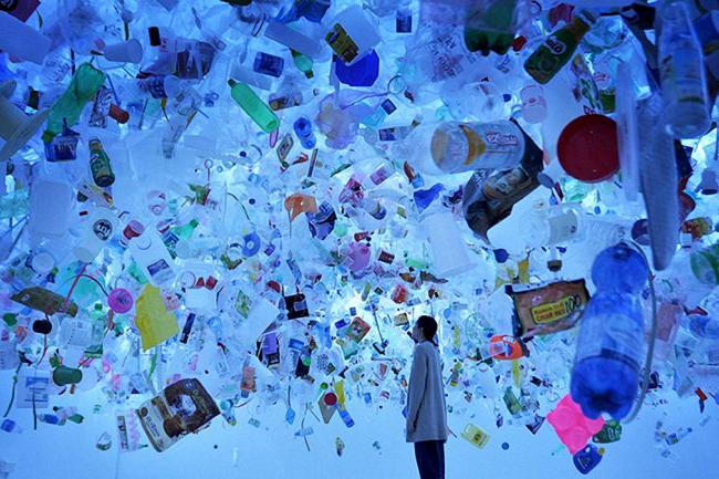 Европарламент запретил одноразовую пластиковую посуду