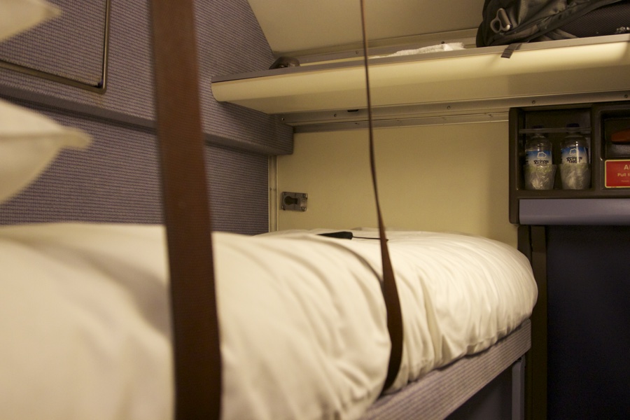 В украинских поездах появятся ремни безопасности для верхних полок