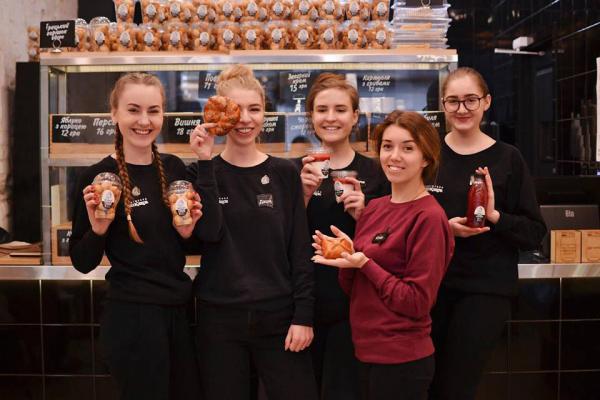 На Бессарабке открылась пирожковая “Тітка Клара”