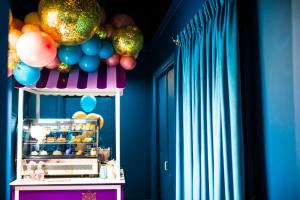 Секретная комната с изысканными десертами. Сладкий шоу-рум Manzhosova Patisserie