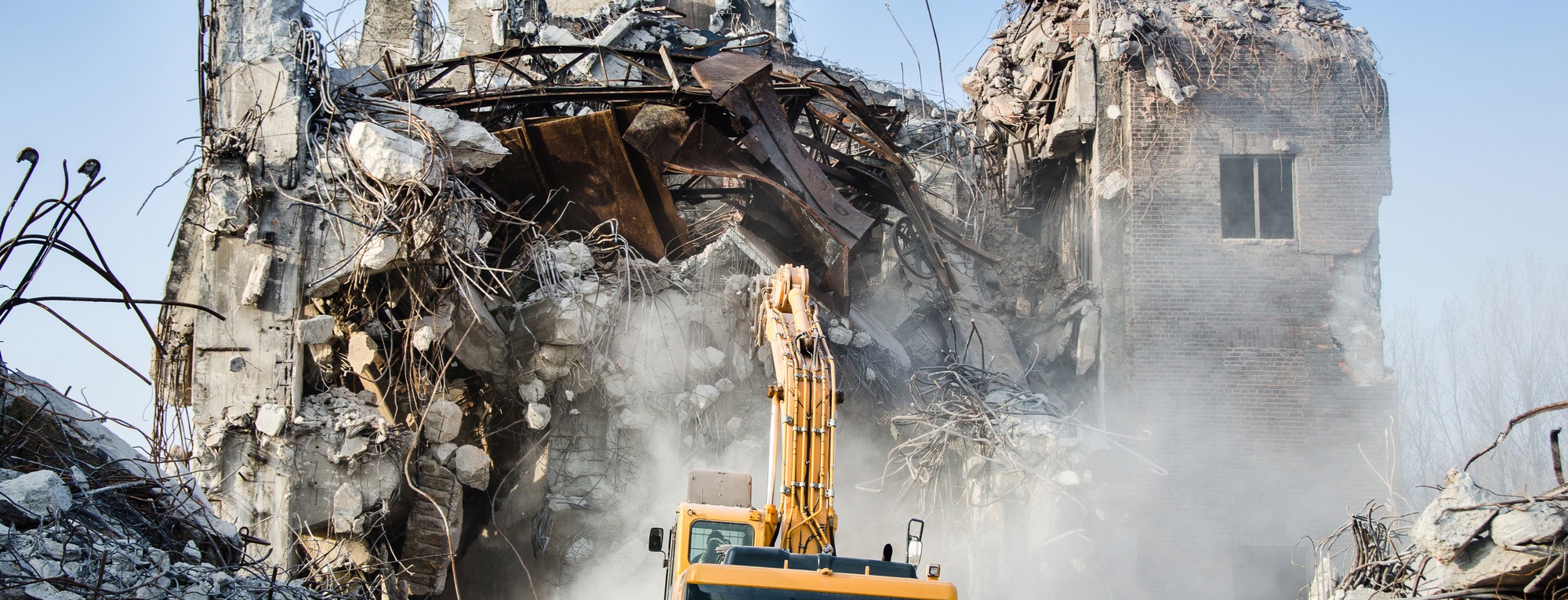 В Украине впервые за всю историю снесли незаконный новострой. Фото