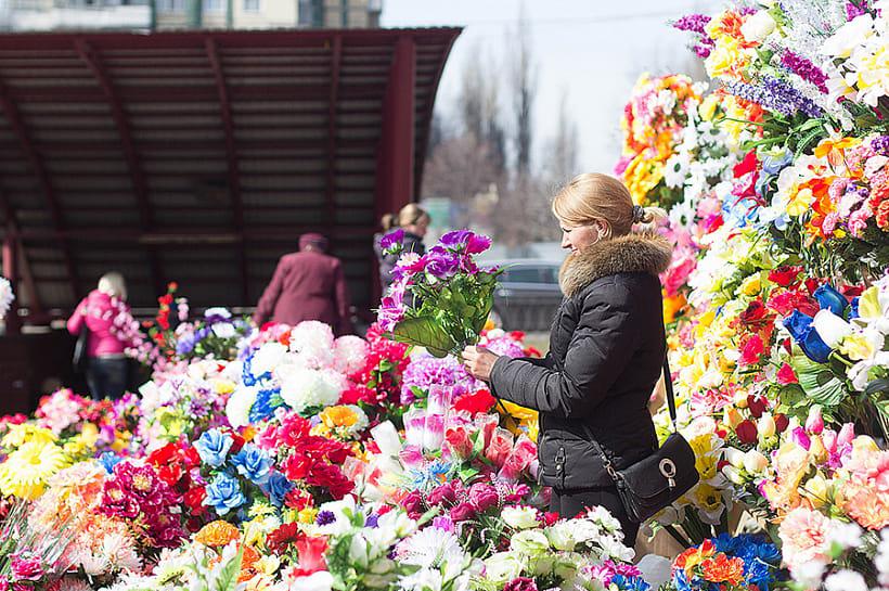Киевлян призвали не покупать искусственные цветы