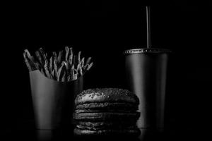 Цвет настроения черный: 6 черных блюд, которые можно попробовать в Киеве