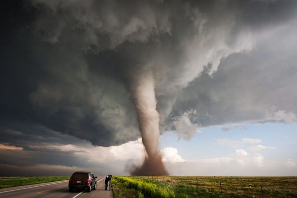 По Украине пронесся огромный торнадо с градом. Фото, видео