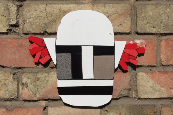 Борьба с депрессивностью: стрит-арт группировка развесила мозаики по всей столице