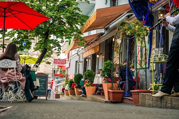 Улица Костельная станет пешеходной на один день